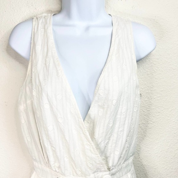 Modcloth Easy Go White Romper Women's Small Sleeveless Cotton Faux Wrap Shorts - Picture 2 of 7